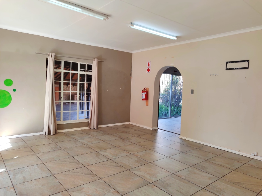 4 Bedroom Property for Sale in Flamwood North West
